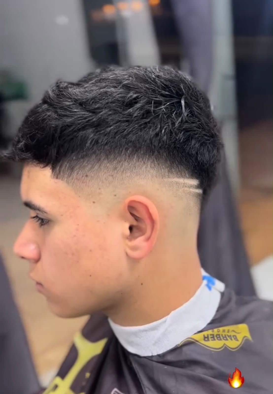 Fade com detalhe lateral